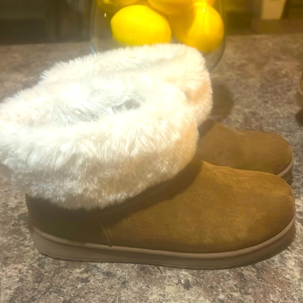 Coatimundi faux fur boots